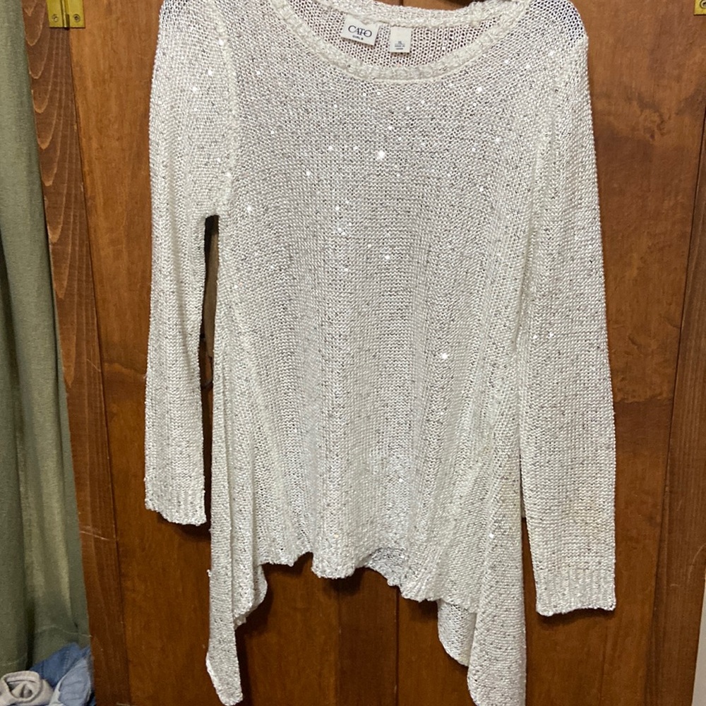 Beautiful sweater with sequins. Never worn